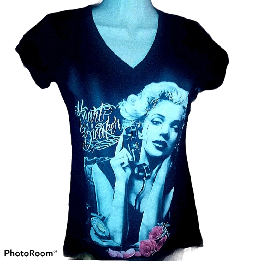 Marilyn monroe v neck black tshirt heart breaker